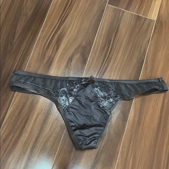 Large Victoria’s Secret thong panty grey - Picture 1 of 4